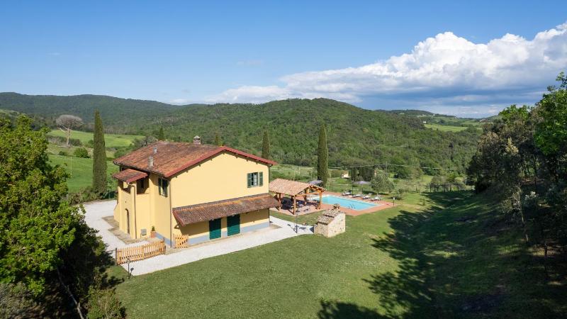 Podere Capanna - Il Tuo Rifugio di Relax nella Campagna Toscana