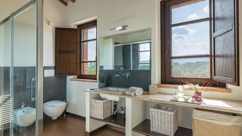 PODERE DI SALCI 10, Emma Villas