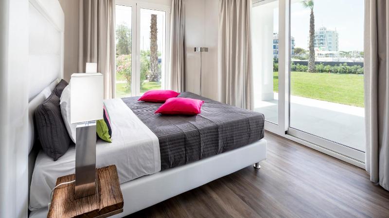 PORTOVERDE BEACH VILLA 12, Emma Villas