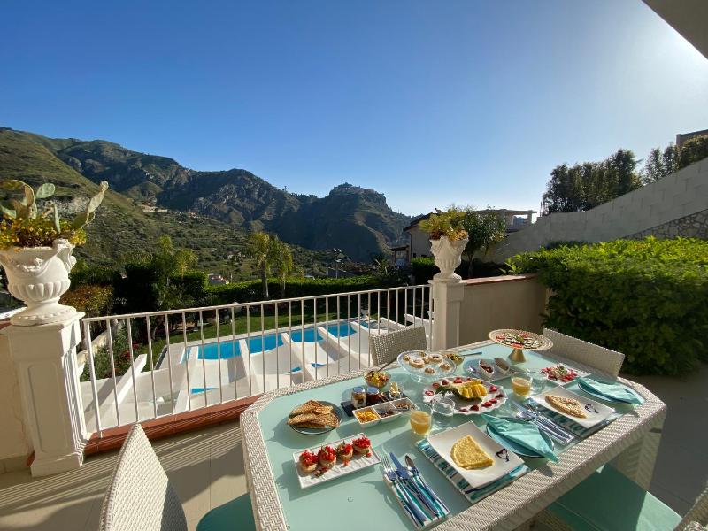 Private modern villa in Taormina