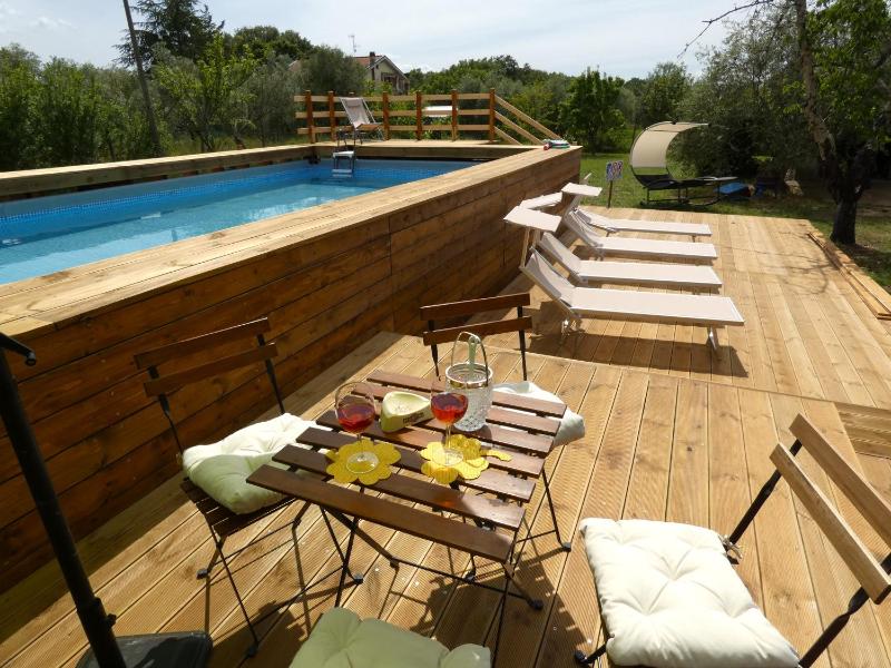 SCAPPO IN UMBRIA, Felicità 14a