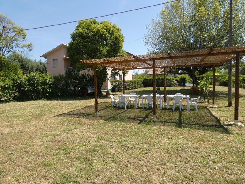 SCAPPO IN UMBRIA, Felicità 14a