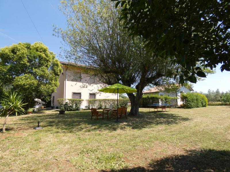 SCAPPO IN UMBRIA, Felicità 14a