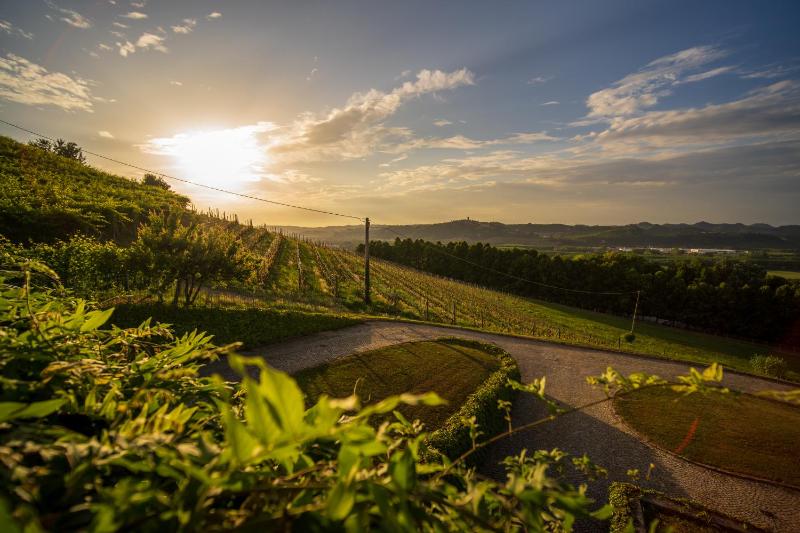 Scarpa Villas - Barolo Luxury Escape