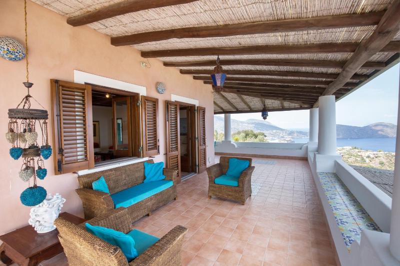 Sealight Villa Lipari - Vista e Piscina