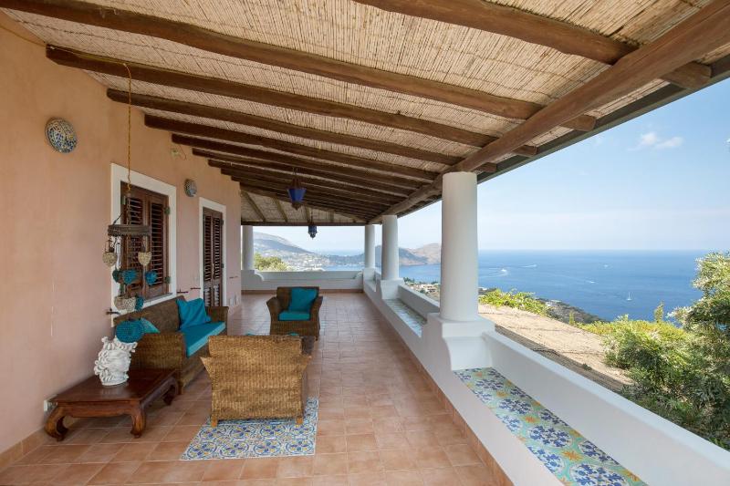 Sealight Villa Lipari - Vista e Piscina