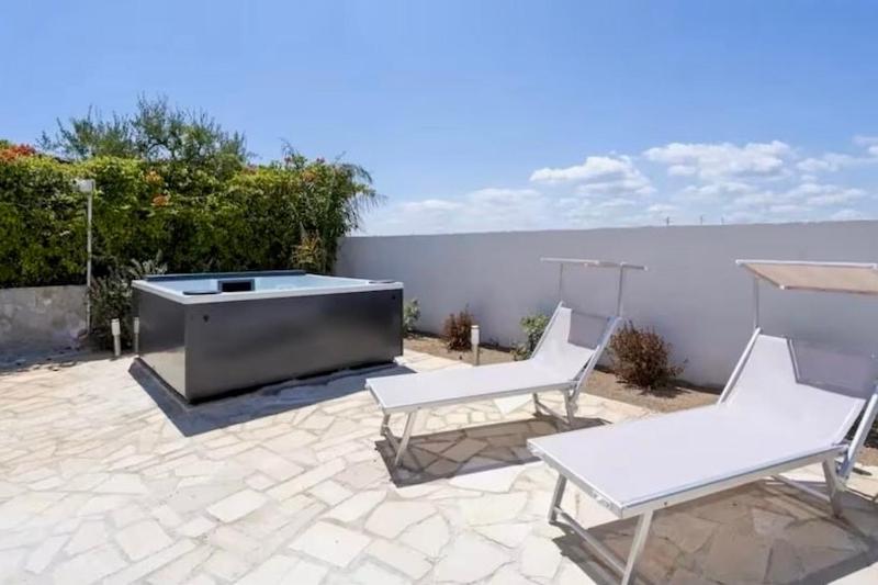 Seaside House - Exclusive Villa near the Beach with Jacuzzi - Ostuni