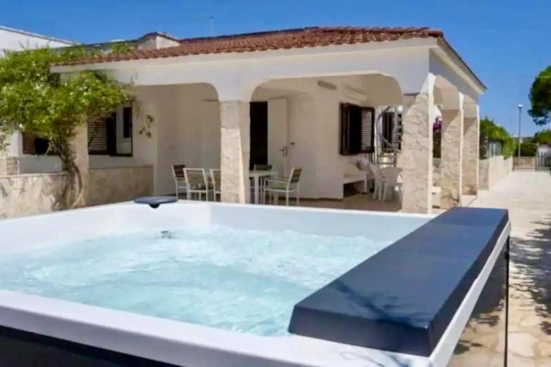 Seaside House - Exclusive Villa near the Beach with Jacuzzi - Ostuni
