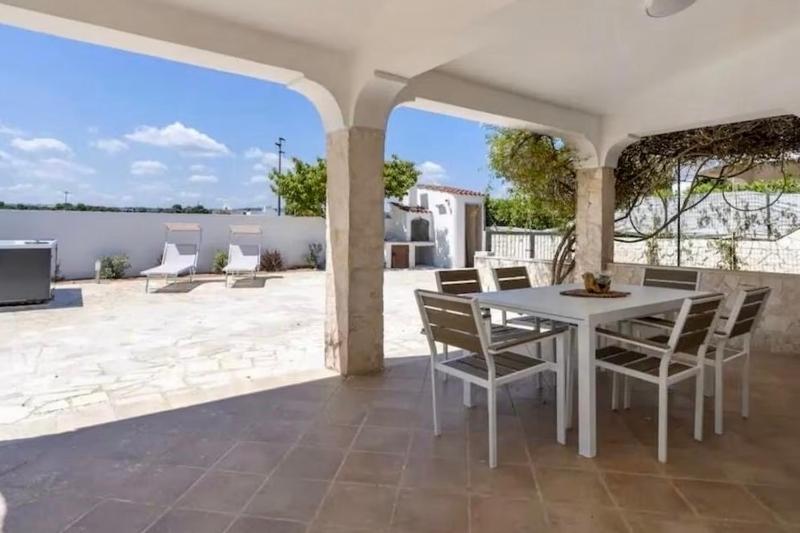 Seaside House - Exclusive Villa near the Beach with Jacuzzi - Ostuni