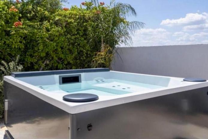 Seaside House - Exclusive Villa near the Beach with Jacuzzi - Ostuni