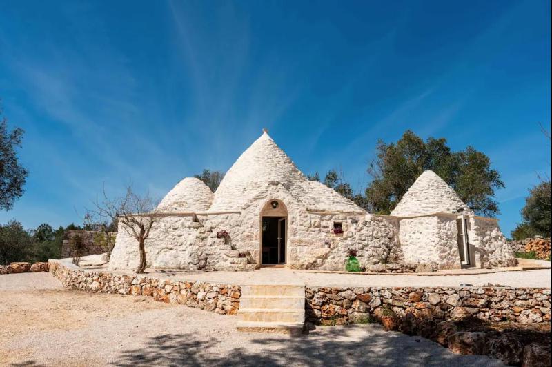 Siede la Terra - Trullo con piscina