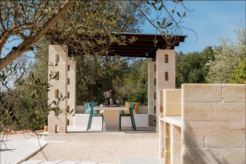 Siede la Terra - Trullo con piscina