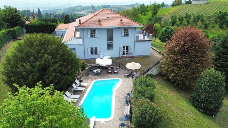 Splendid Villa Magna with Pool and Park - Langhe Hills