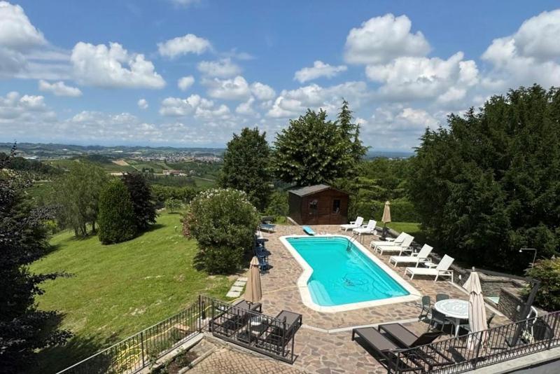 Splendid Villa Magna with Pool and Park - Langhe Hills