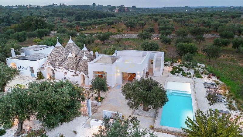 TD Marlù Luxury Trulli Experience with Stunning Pool