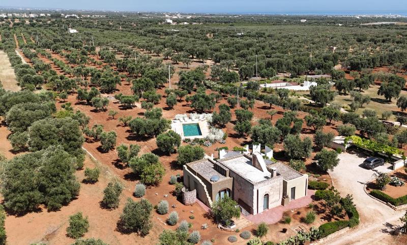 TD Torretta Macramè amid the Mediterranean scrub