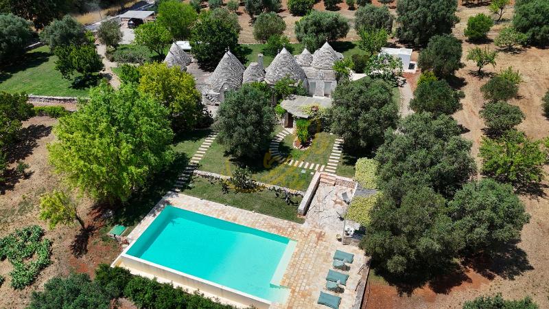 TD Trulli Vittoriani Charme and Pure Nature w pool