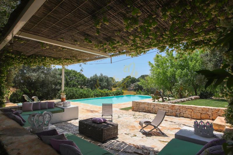 TD Trulli Vittoriani Charme and Pure Nature w pool