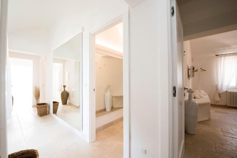 Tenuta Lamia degli Ulivi - Ostuni Puglia - Ancient Lamia and Modern Villa