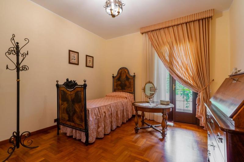 The Rosa's Luxury House