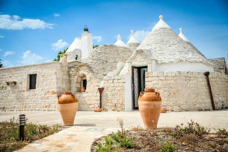 Trulli Antonio, Authentic apulian Trullo with private pool