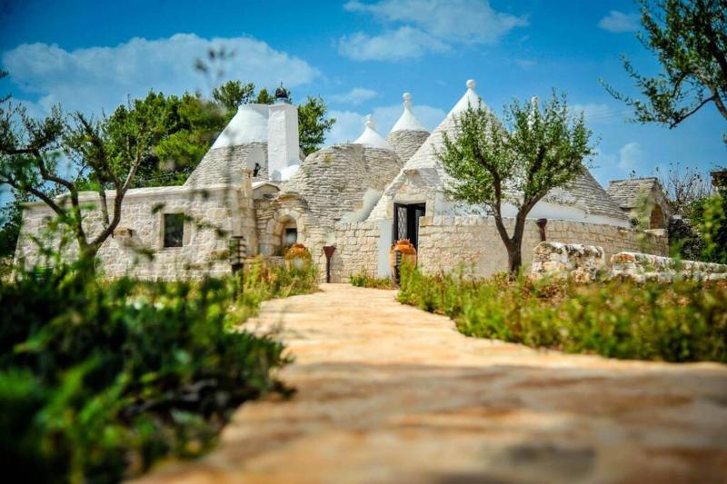 Trulli Antonio, Authentic apulian Trullo with private pool