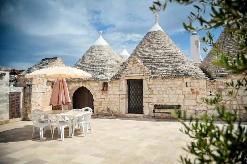 Trulli Antonio, Authentic apulian Trullo with private pool