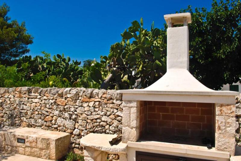 Trulli Antonio, Authentic apulian Trullo with private pool