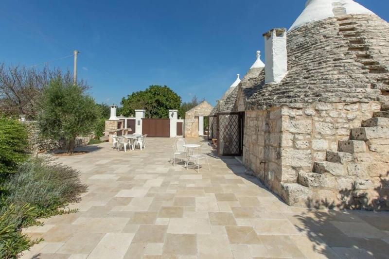 Trulli Antonio, Authentic apulian Trullo with private pool