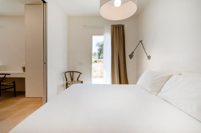 Trulli Cicerali , trulli design con piscina panoramica