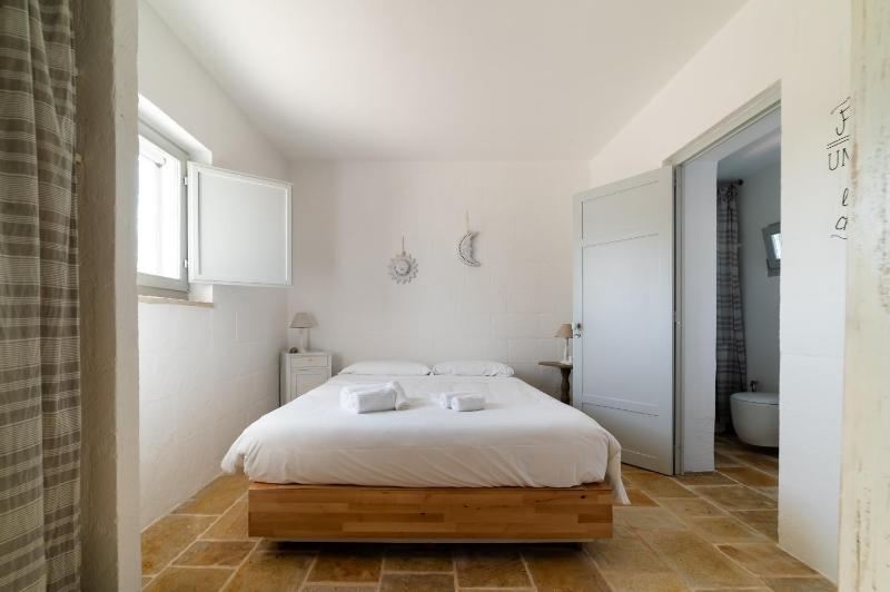 Trullo Ape Regina by MONHOLIDAY