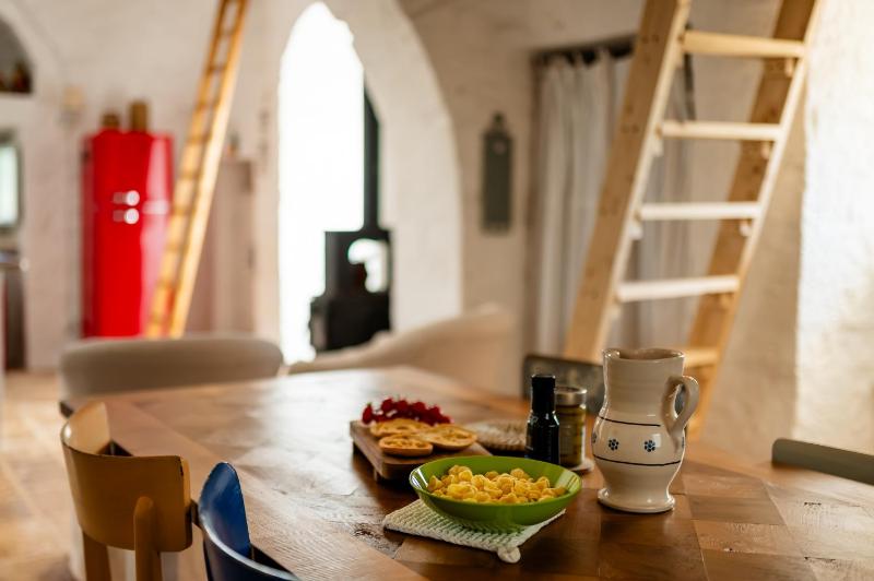 Trullo Ape Regina by MONHOLIDAY