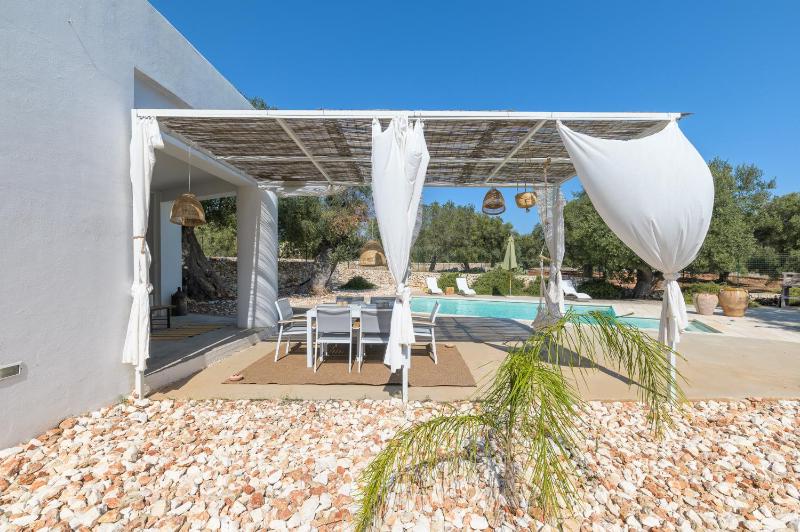 Trullo Chiara con piscina by Wonderful Italy