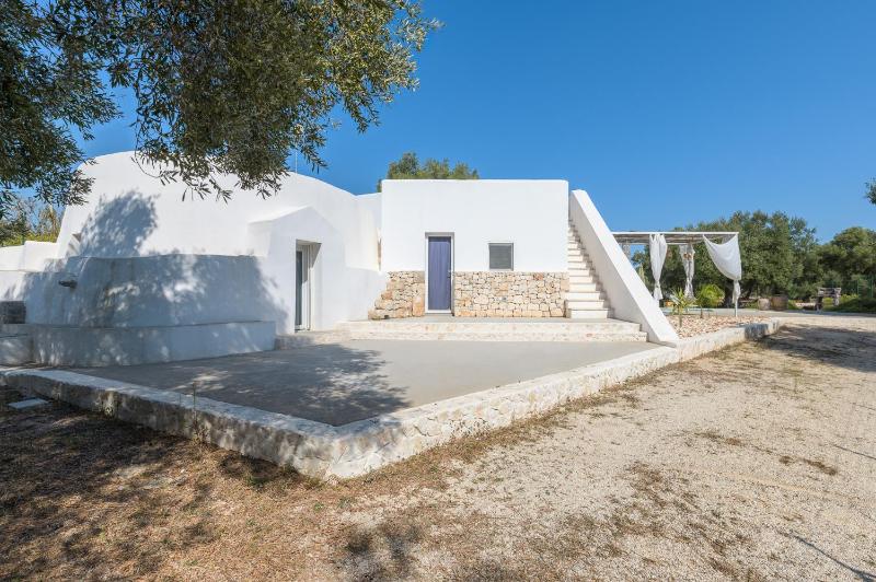 Trullo Chiara con piscina by Wonderful Italy