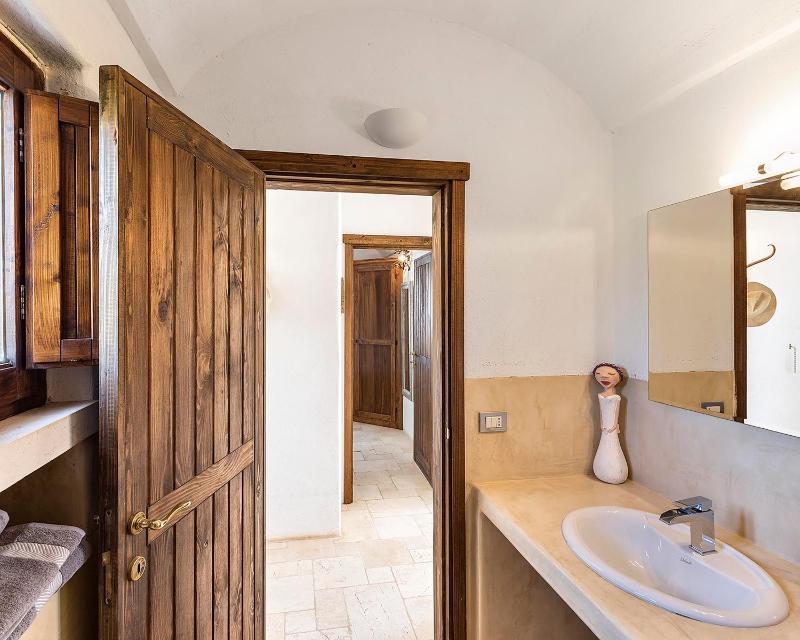 Trullo della Fontana di Sant'Anna - Max 9 guests, infinity swimming pool, 4 bedrooms, 3 bathrooms, wonderful garden