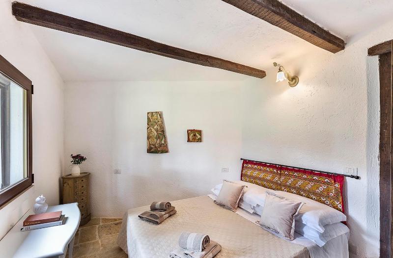 Trullo della Fontana di Sant'Anna - Max 9 guests, infinity swimming pool, 4 bedrooms, 3 bathrooms, wonderful garden