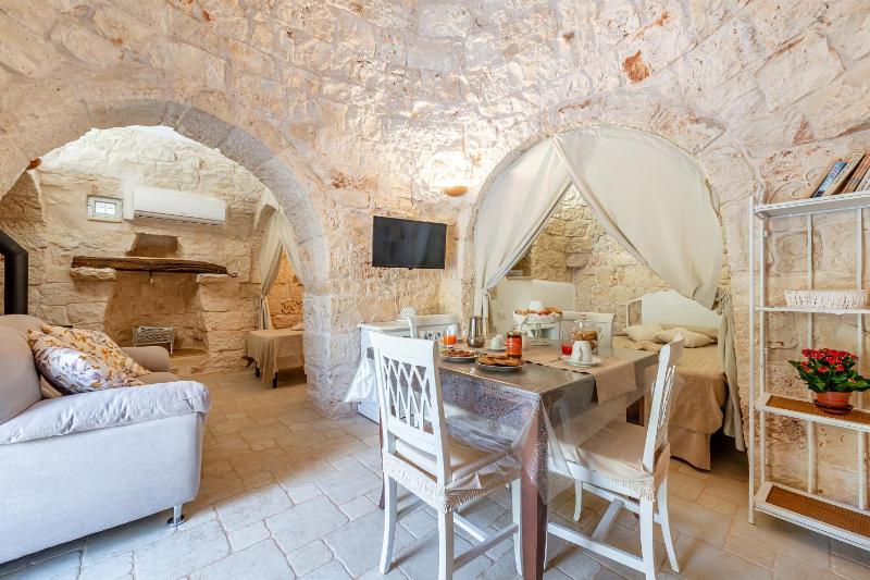 Trullo Delle Ginestre Private Pool - Happy Rentals