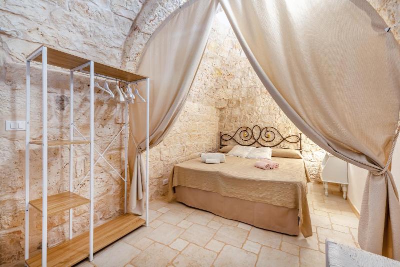 Trullo Delle Ginestre Private Pool - Happy Rentals