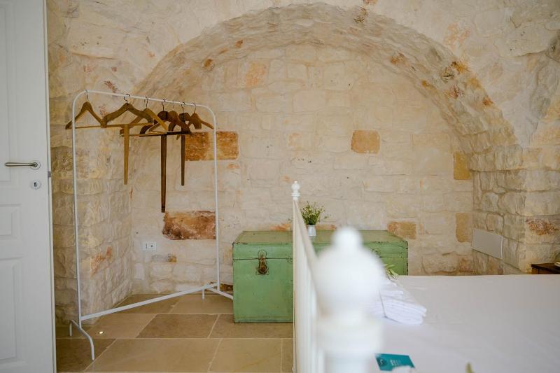 Trullo Delori with infinity Pool