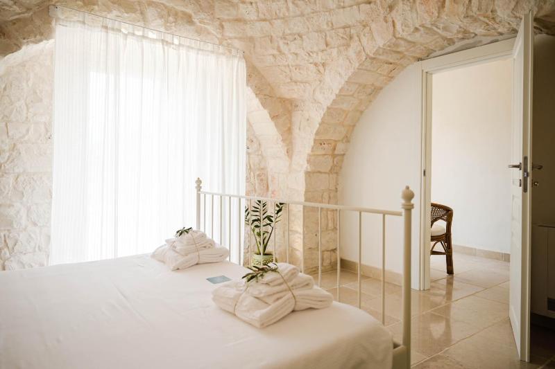 Trullo Delori with infinity Pool