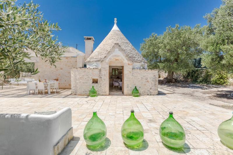 Trullo Il Cavaliere by BarbarHouse