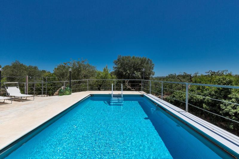 Trullo Il Cavaliere by BarbarHouse