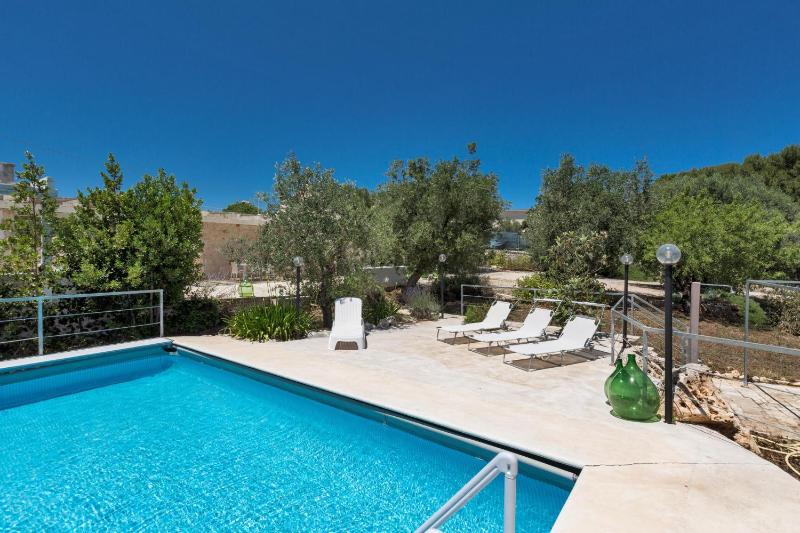 Trullo Il Cavaliere by BarbarHouse