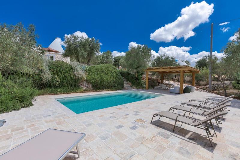 Trullo Lui di Borgo Paoli by Perle di Puglia