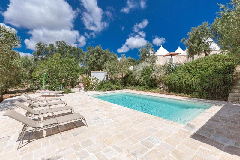 Trullo Lui di Borgo Paoli by Perle di Puglia