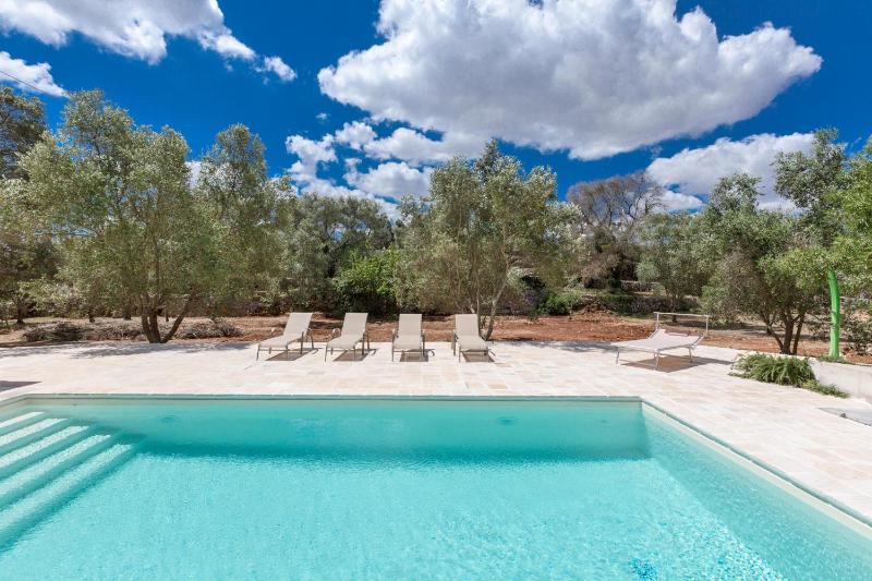 Trullo Lui di Borgo Paoli by Perle di Puglia