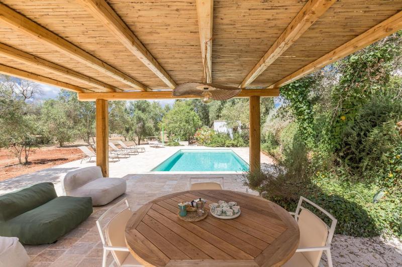 Trullo Lui di Borgo Paoli by Perle di Puglia