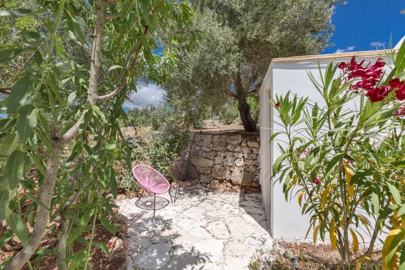 Trullo Lui di Borgo Paoli by Perle di Puglia