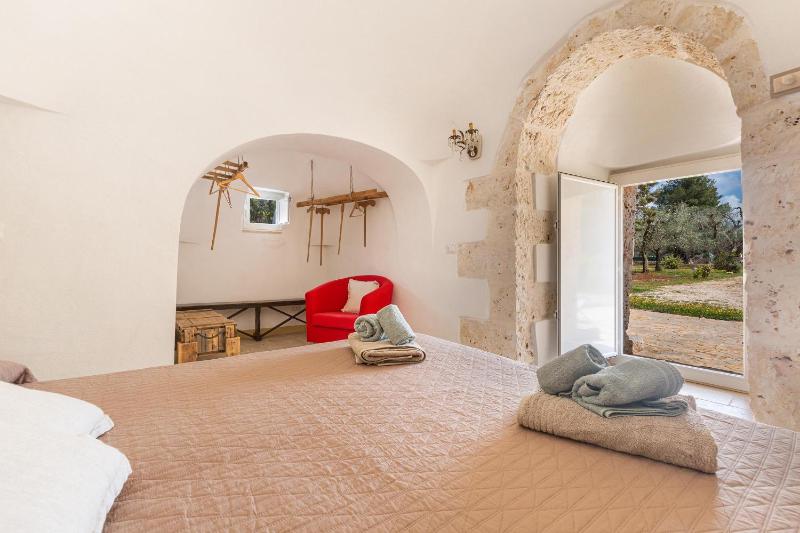 Trullo Melograno by Perle di Puglia