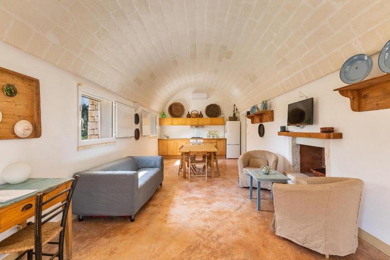 Trullo Melograno by Perle di Puglia